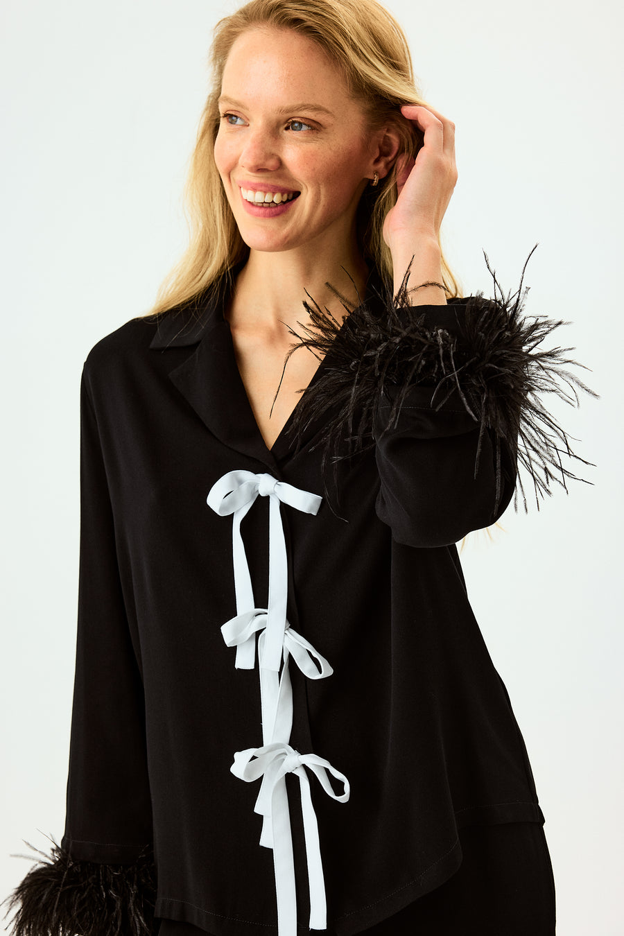 Піжамний комплект The Bow зі знімним пір’ям у чорному