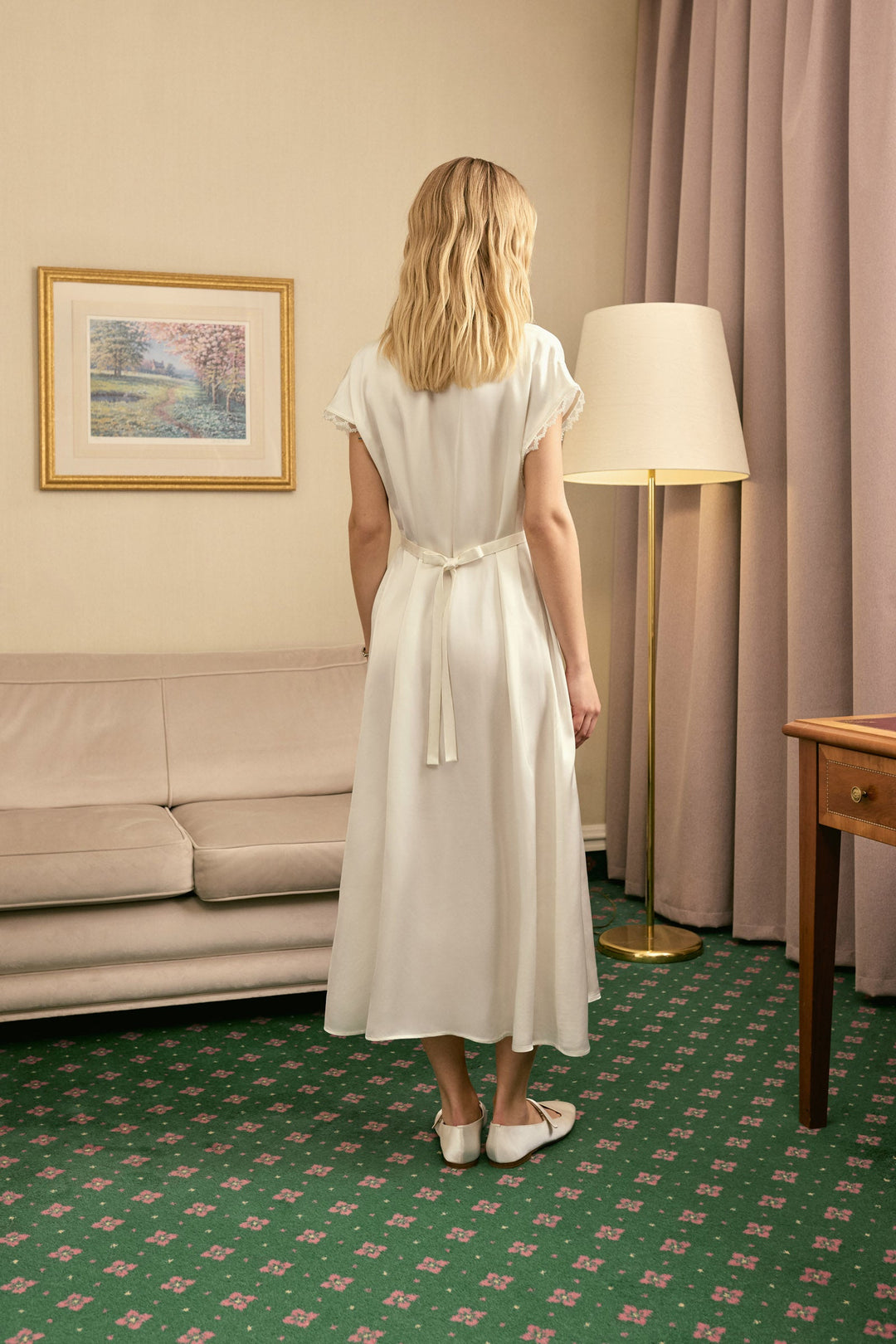 Атласна Сукня The Genus Rosa у Молочному