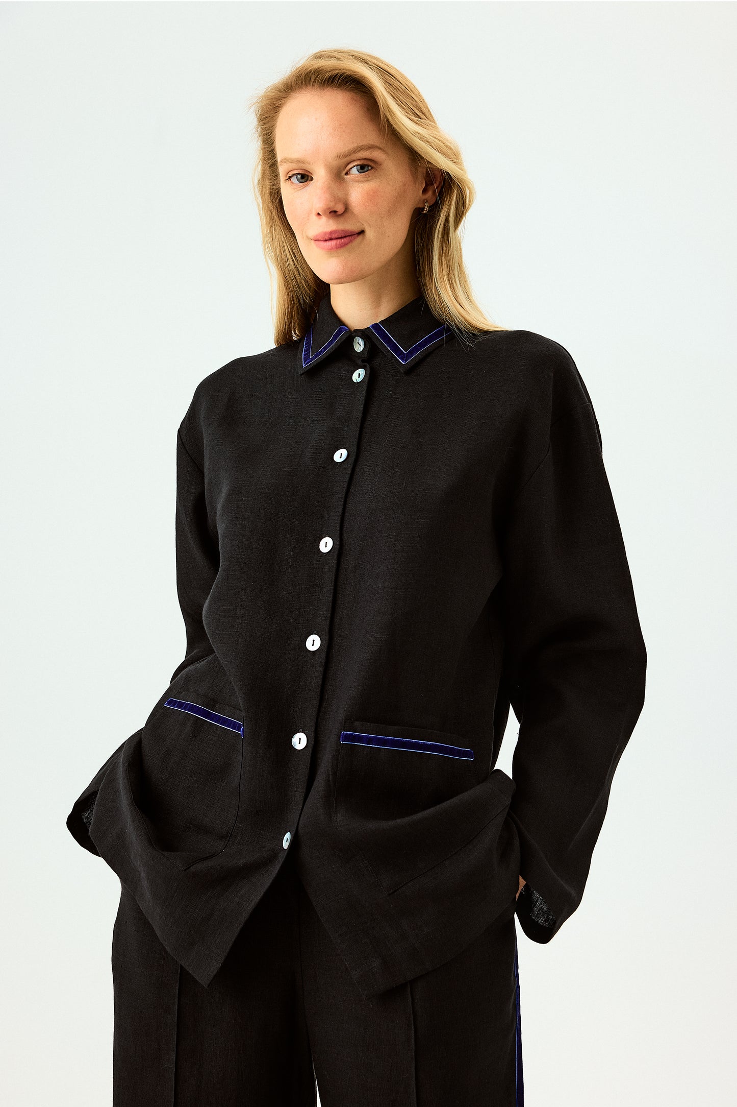 Льняна сорочка Paros унісекс у чорному