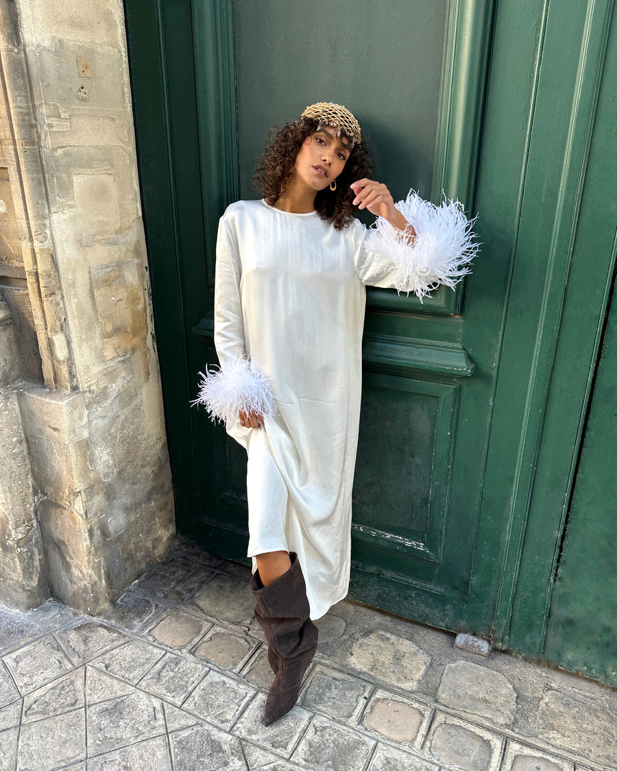 Сукня Максі Suzi зі Знімним Пір'ям у Білому