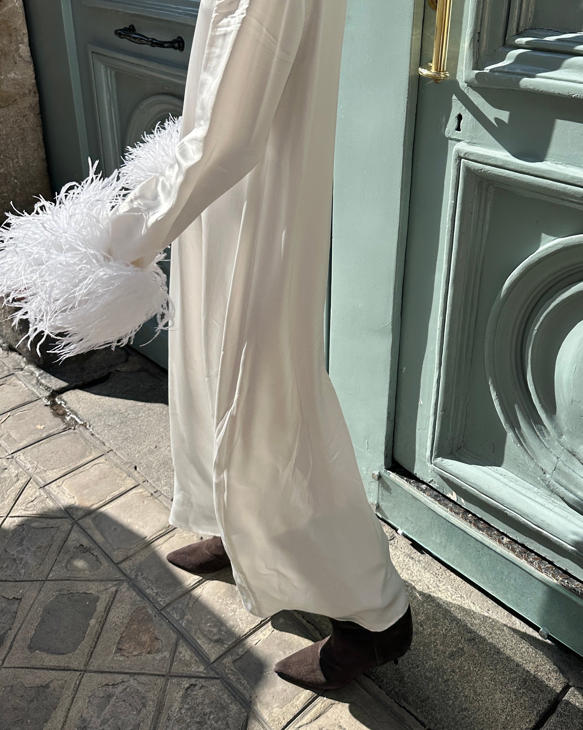 Сукня Максі Suzi зі Знімним Пір'ям у Білому