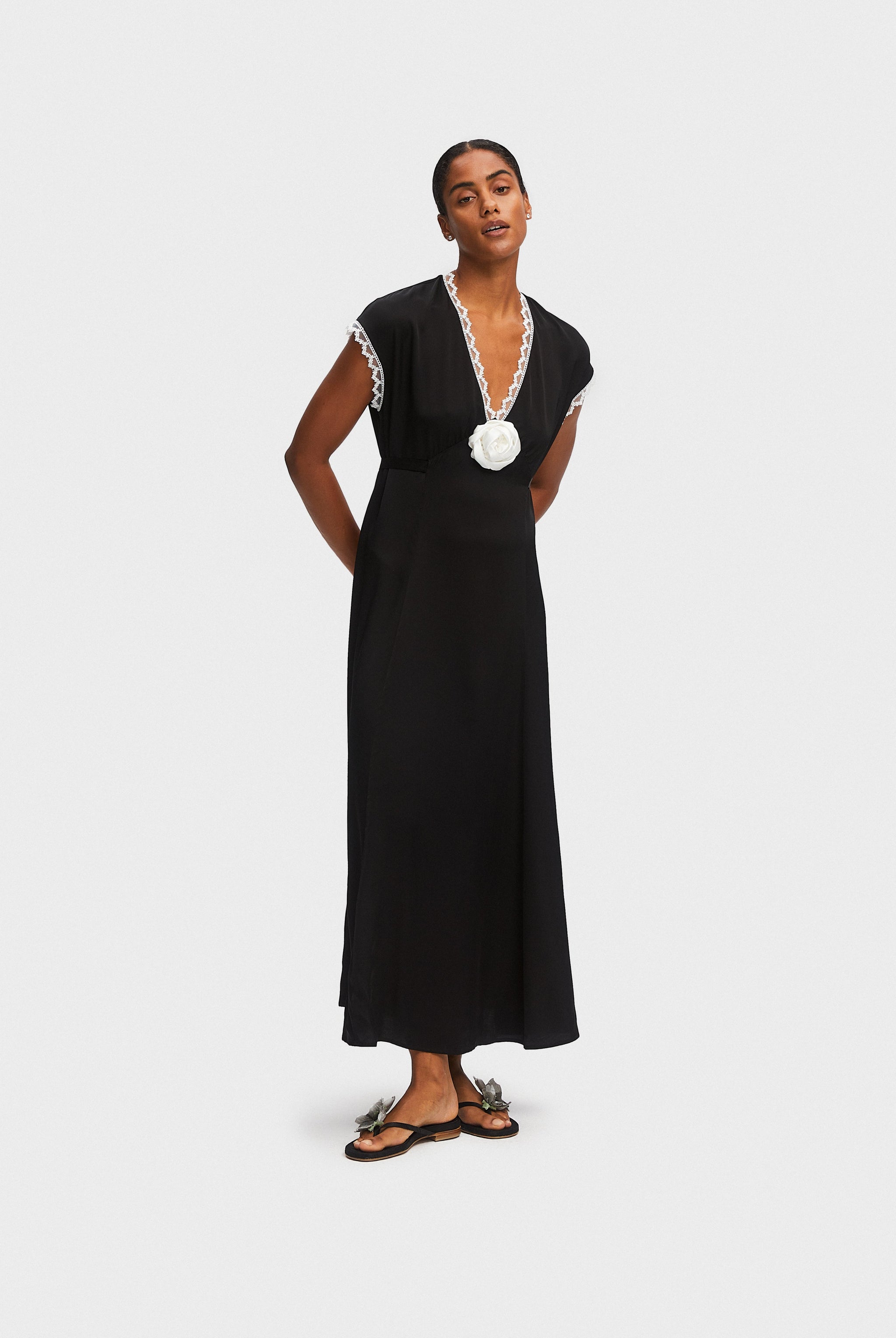 Атласна Сукня The Genus Rosa у Чорному