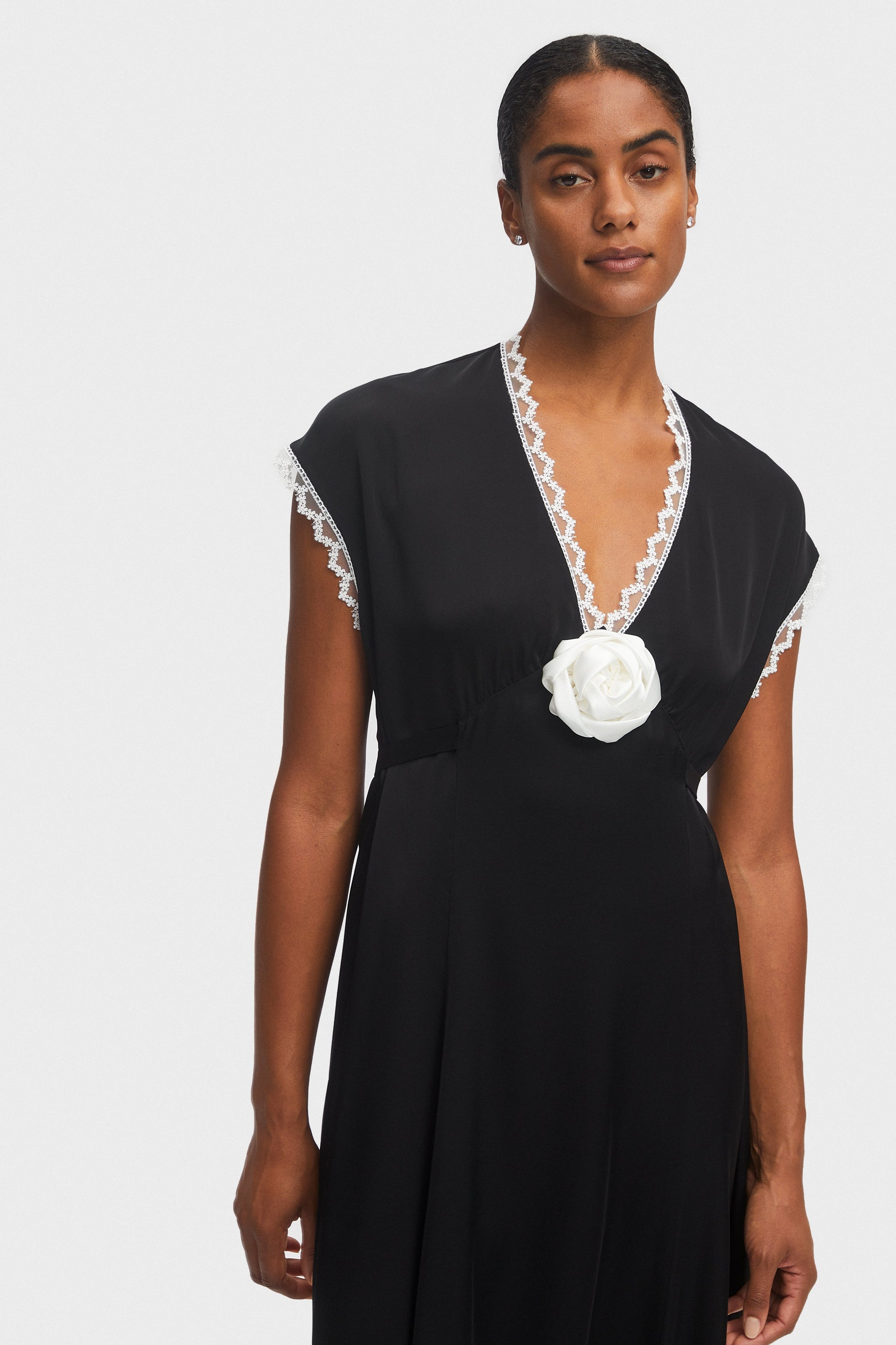 Атласна Сукня The Genus Rosa у Чорному