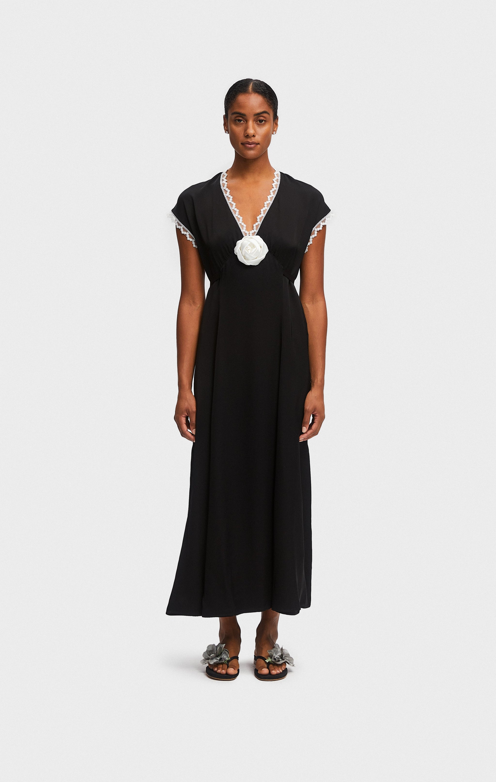 Атласна Сукня The Genus Rosa у Чорному