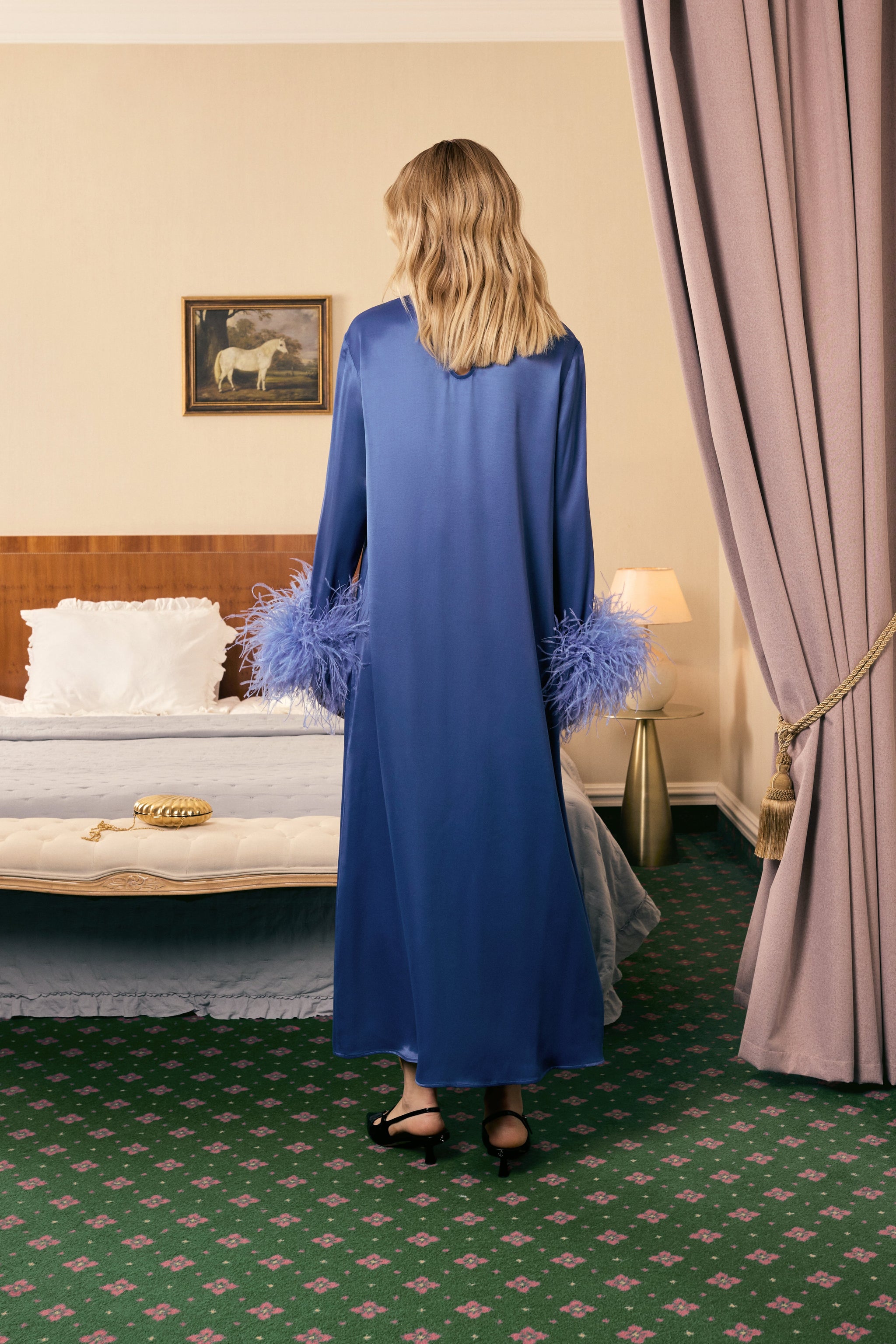 Максі сукня Suzi зі знімним пір'ям у темно-синьому